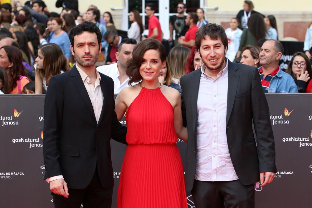 El Festival comienza con el tradicional baño de masas de los actores y actrices en la alfombra roja de la gala inaugural del certamen.