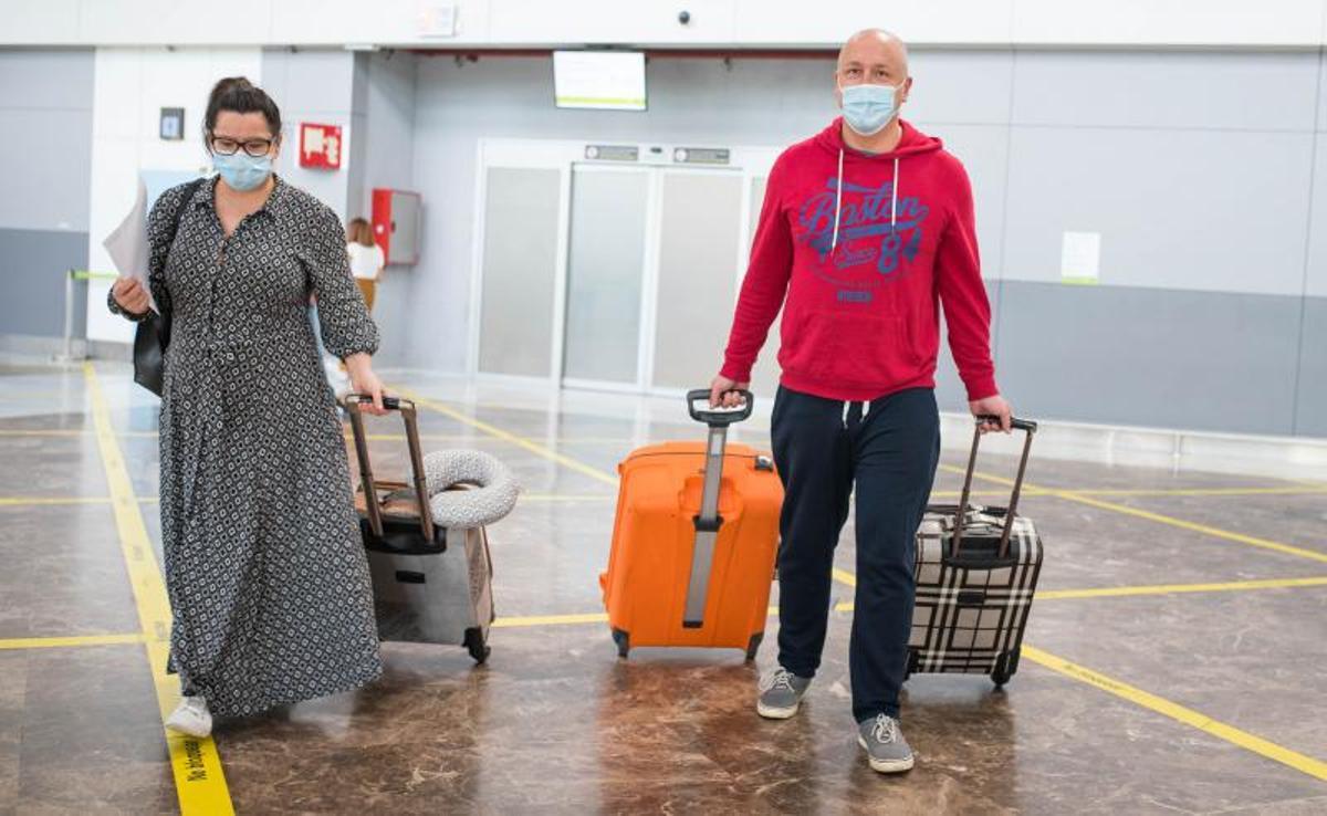Primer día en el que los turistas que viajan a Canarias presentan las PCR negativas