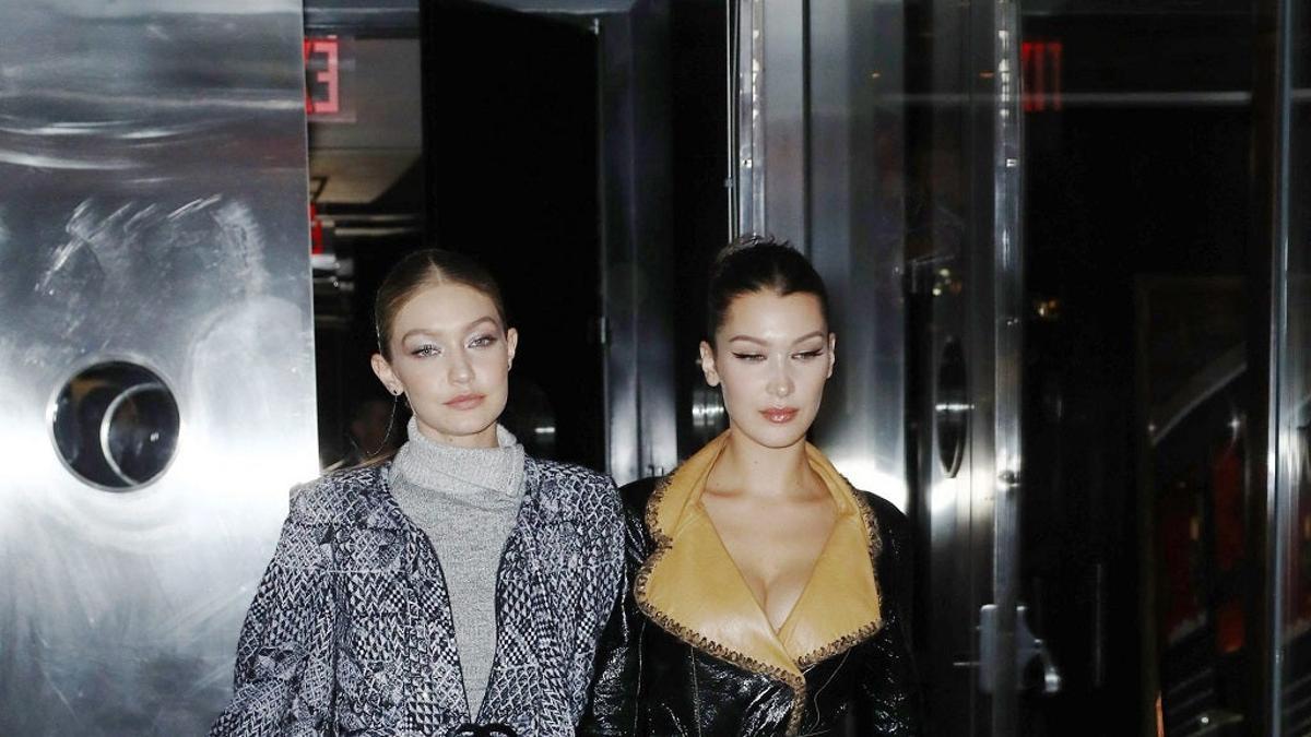 Las hermanas Hadid de van de fiesta con Karl Lagerfeld