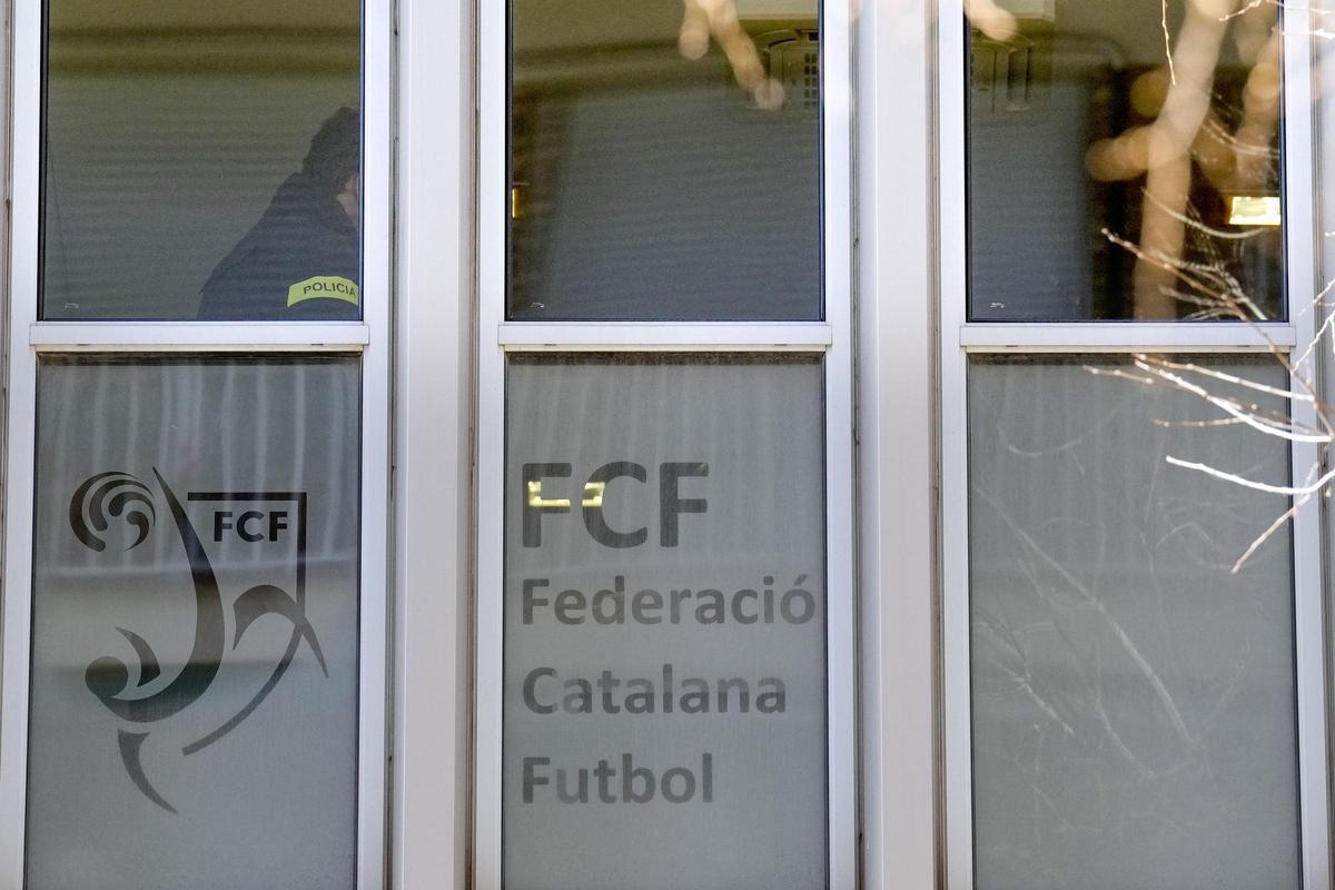 Los Mossos registran la Federació Catalana de Futbol