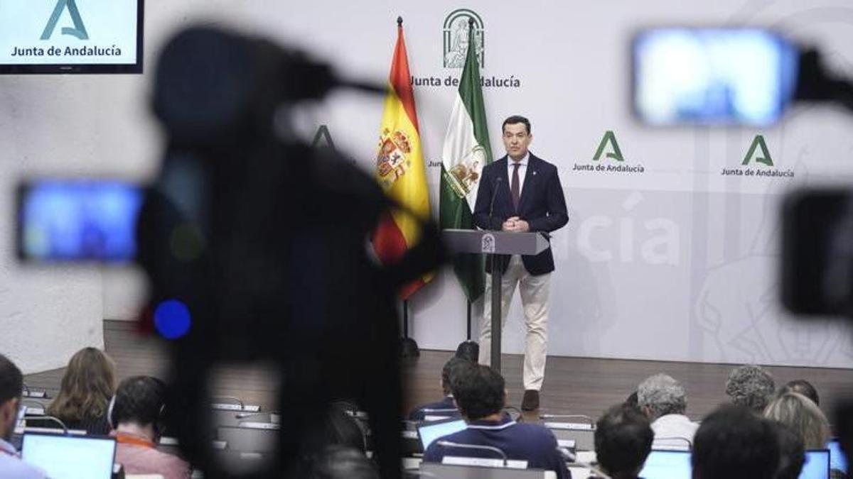 Juanma Moreno, este jueves en rueda de prensa.
