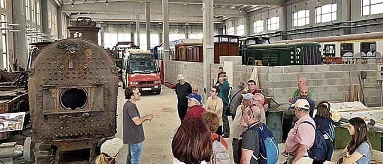 Visita del pasado fin de semana de los Amics del Ferrocarril a las instalaciones de Son CarriÃ³.