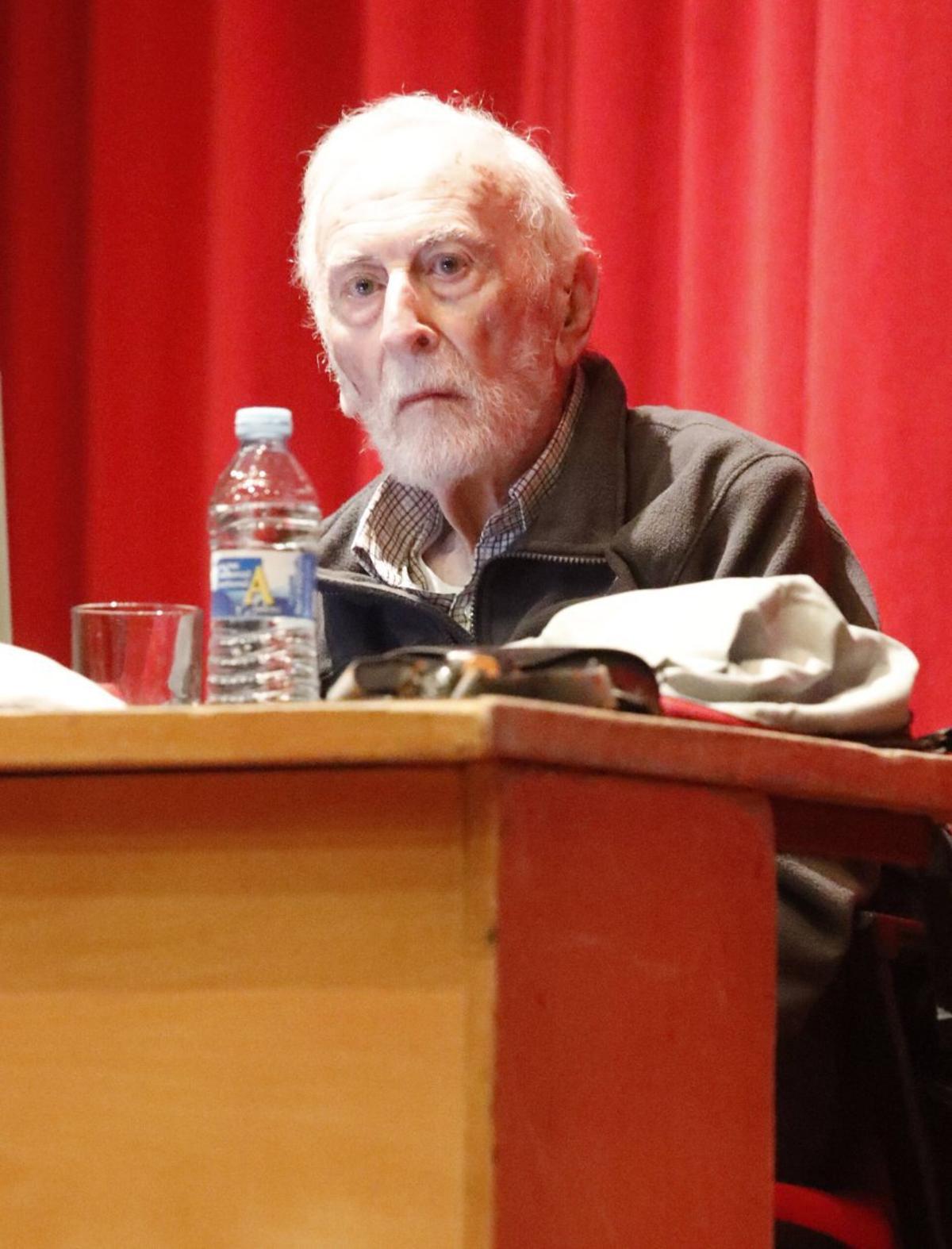 Eduardo Martínez de Pisón, ayer, en la Casa de Cultura. | MARA VILLAMUZA