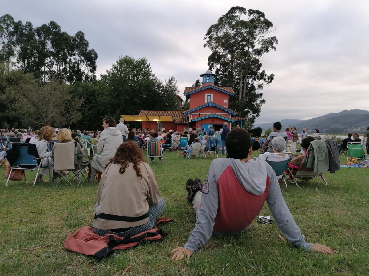 Espectacular concierto sobre la Hierba en Misiego: música y paisaje junto a la ría de Villaviciosa