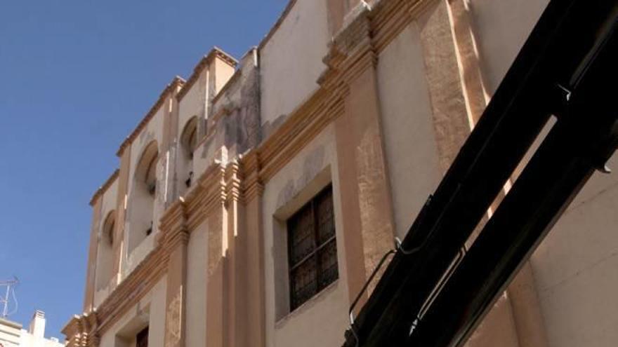 La restauración de la iglesia de Santa María se inicia con la retirada de las campanas