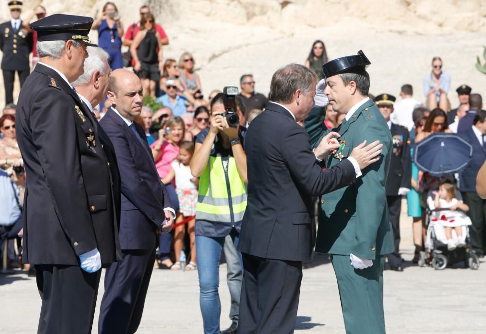 Un momento del acto de la Policía en el Castillo de Santa Bárbara.