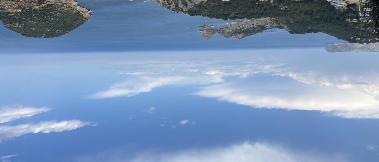 Vista majestuosa desde el mirador de La Falzia,con l’Illa del Portitxol  en primer término y el Cap de Sant Antoni al fondo.  | A.H.S.