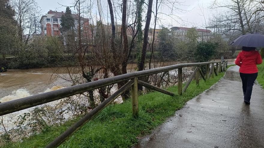 VÍDEO: El río Nora, con tendencia a disminuir su nivel, después de estar en alerta por desbordamiento