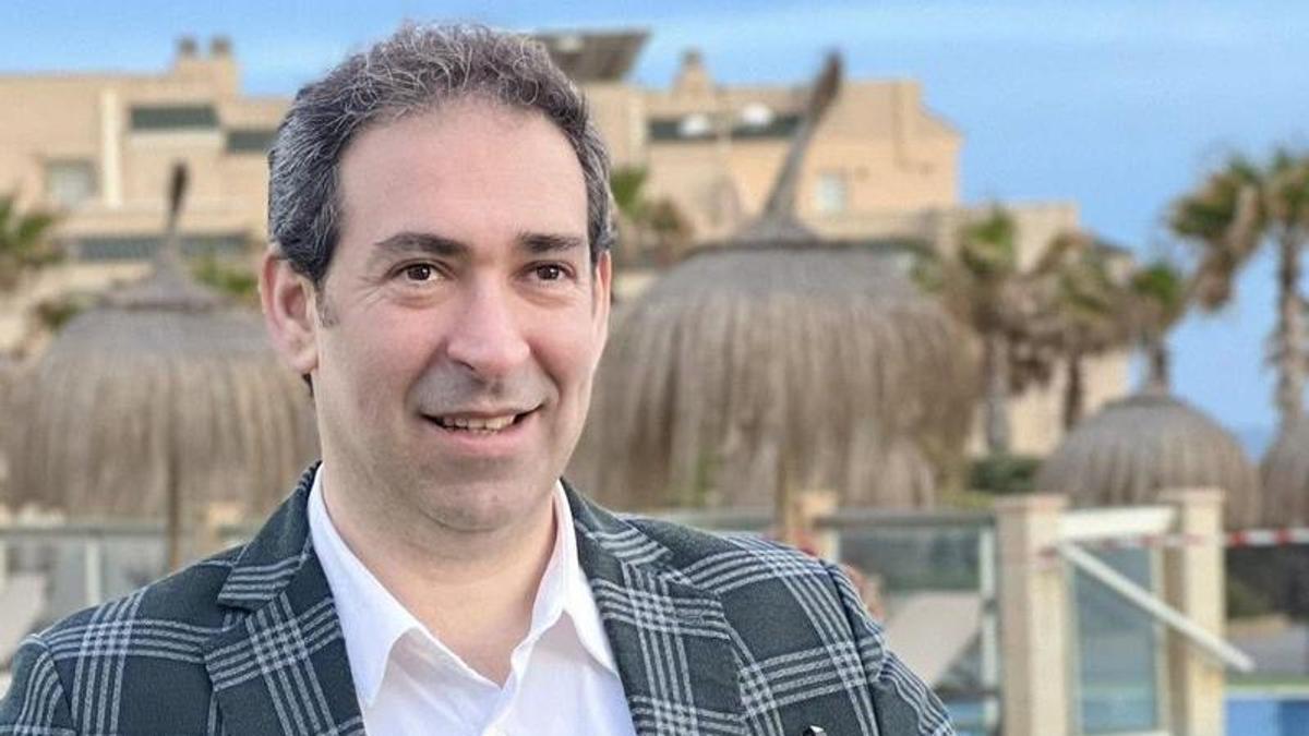 El peluquero y escritor pacense, José María Tinoco.