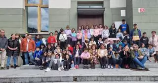 Escolares de veinte concejos debaten en Arriondas sobre "bienestar digital"