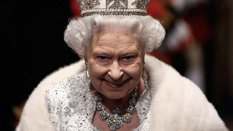 El amante de Isabel II que podría quitar la herencia a Carlos III: La predicción de Nostradamus que más asusta al Reino Unido