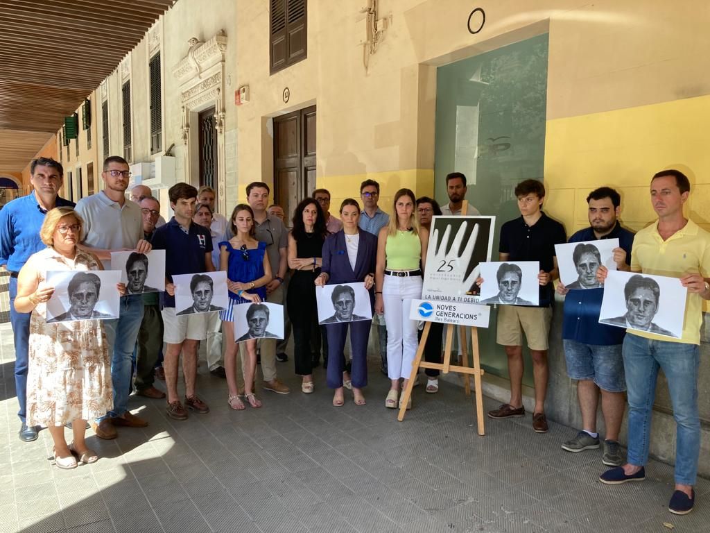 Homenaje a Miguel Ángel Blanco en la sede del PP de Palma