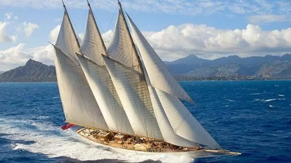 La terrible historia de un multimillonario español dueño del velero de lujo que está en Ibiza: acusado de ocultar un Picasso y con una triste historia familiar