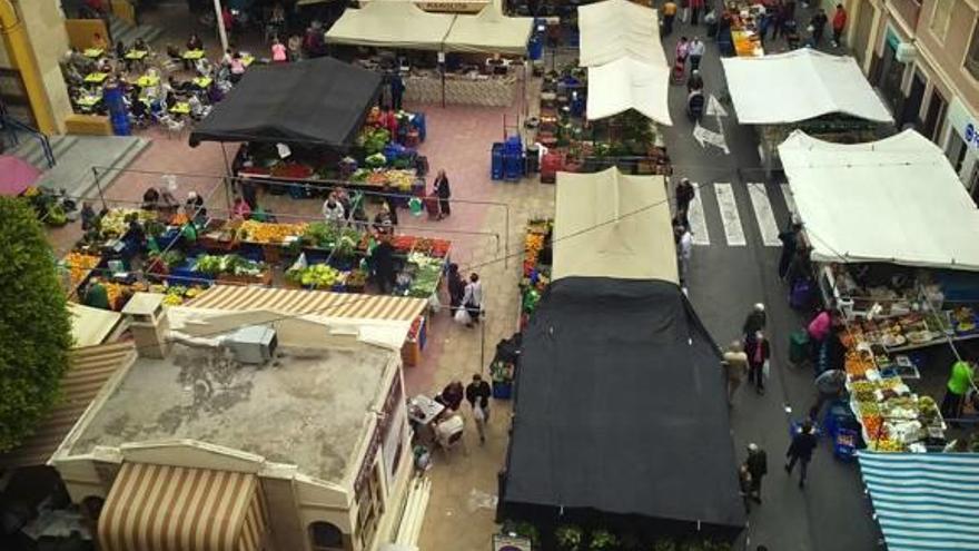 Los comercios del centro rechazan el corte de calles de los sábados por el mercadillo