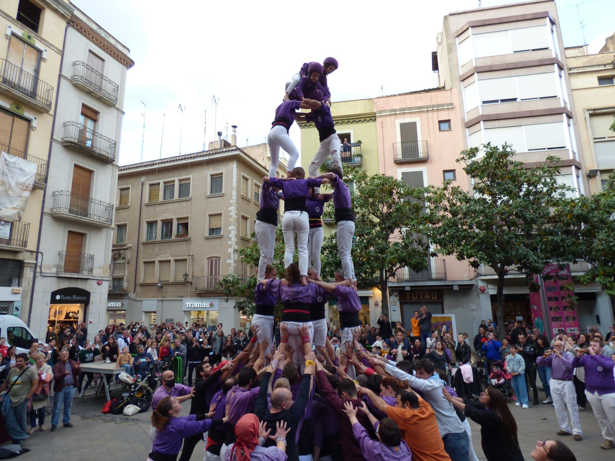 Els castellers de Figueres vesteixen la Monturiola