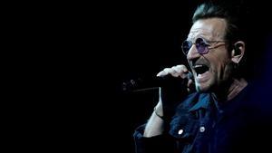 El líder de U2, Bono, durante un concierto de la banda en California, el pasado mes de mayo.