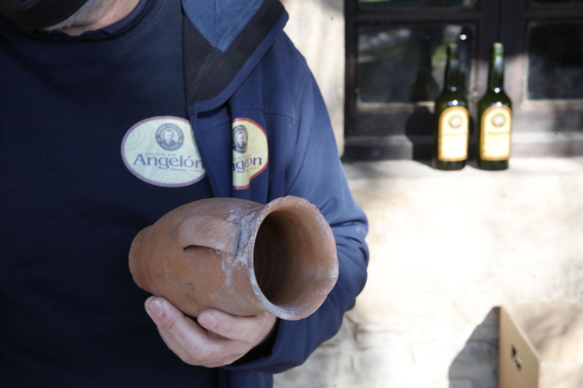 Cuando la sidra no se servía en cristal: estos son los recipientes de barro