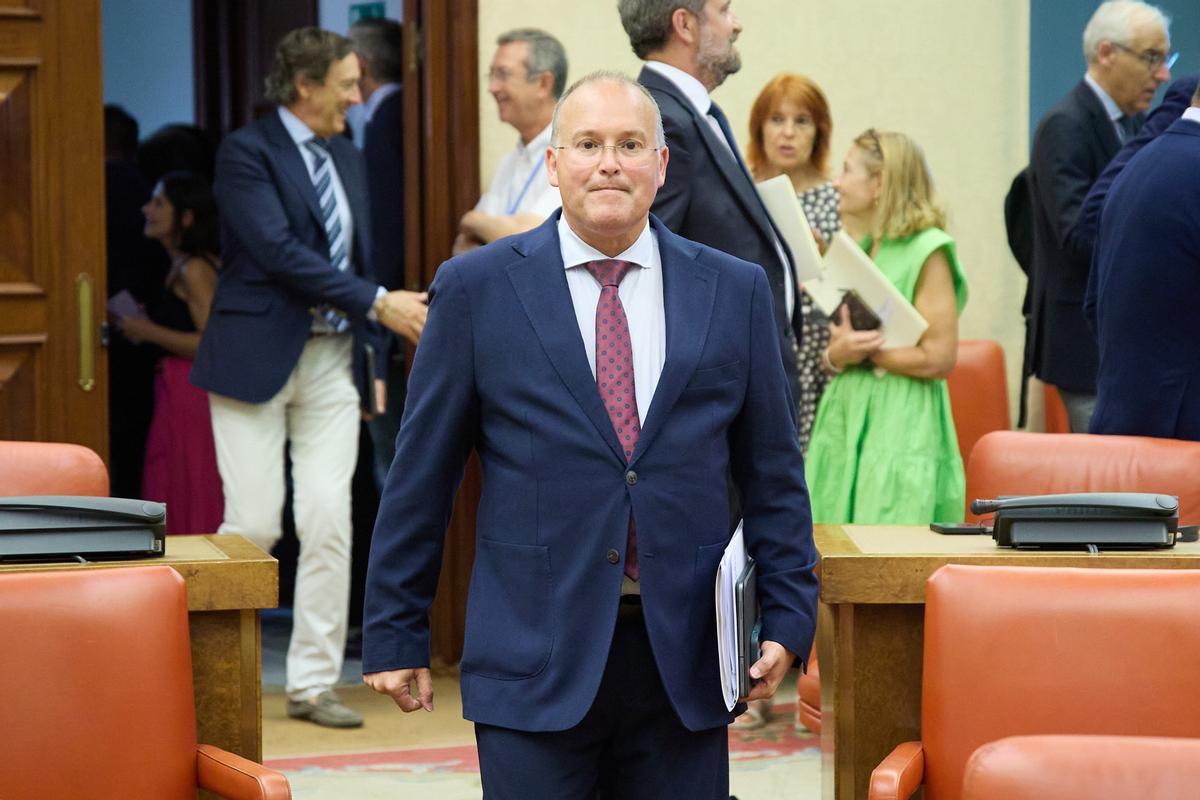 El portavoz del PP en el Congreso, Miguel Tellado, a su llegada a la Diputación Permanente en el Congreso de los Diputados.