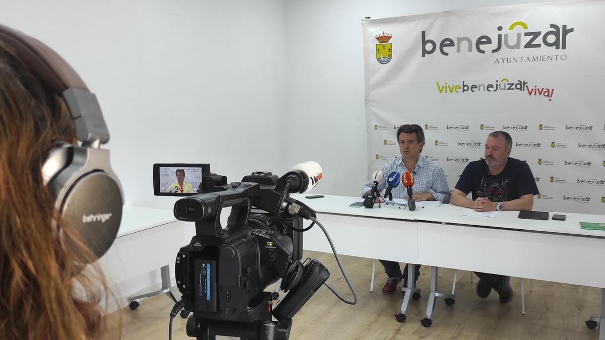 Rueda de prensa del alcalde y el concejal de Sanidad de Benejúzar