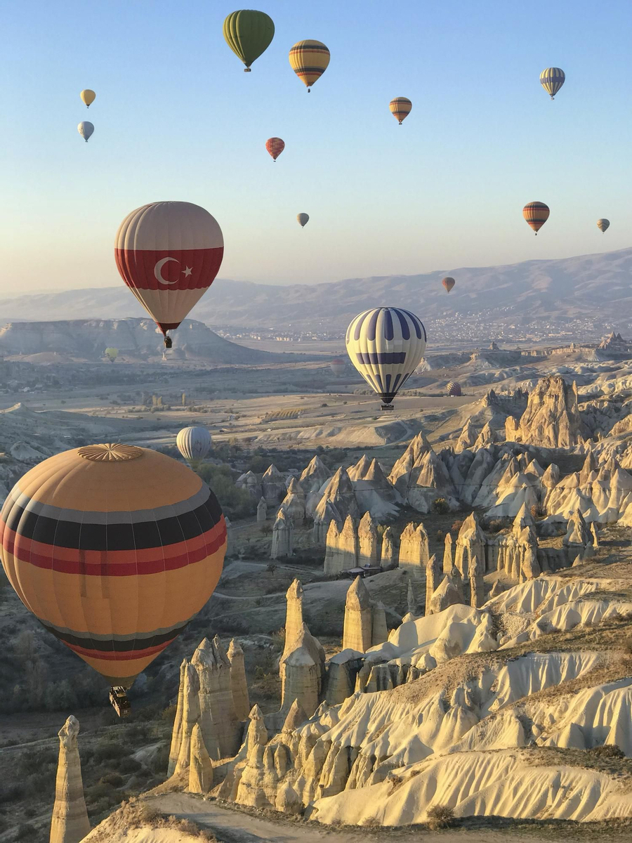 Globos aerostáticos sobrevolando la Capadocia