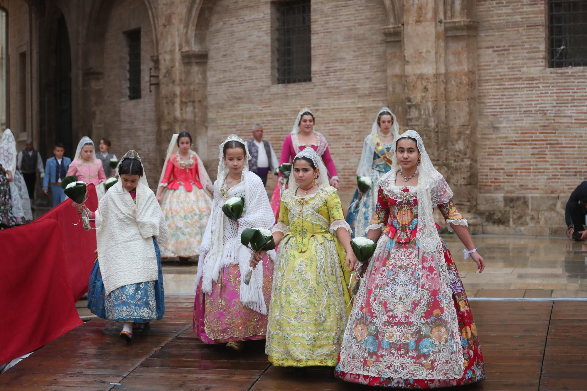 Búscate en el primer día de ofrenda por la calle de la Paz (entre las 17:00 a las 18:00 horas)