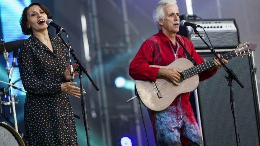 Luz Casal y Kiko Veneno en una actuación del festival el pasado año.