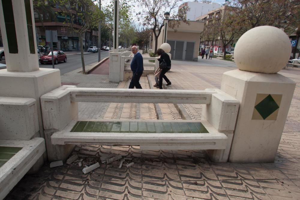 Vecinos de la avenida de la Libertad critican la falta de inversión en el mobiliario.