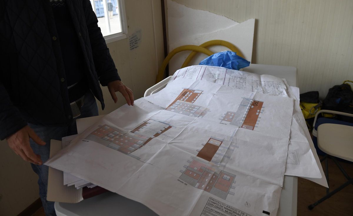 Los planos de construcción de la torre para prácticas de bomberos.