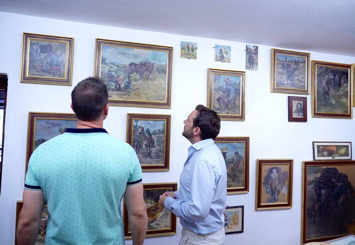 Visita del vicepresidente de la Diputación, Víctor López, a la casa museo de Enrique Seco San Esteban en el barrio de Carrascal