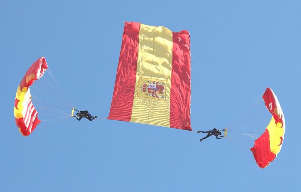 Homenaje al primer salto paracaidista militar en la Base Aérea de Alcantarilla