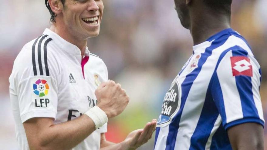 Bale, junto a Diakité, durante la visita la temporada pasada del Madrid a Riazor.