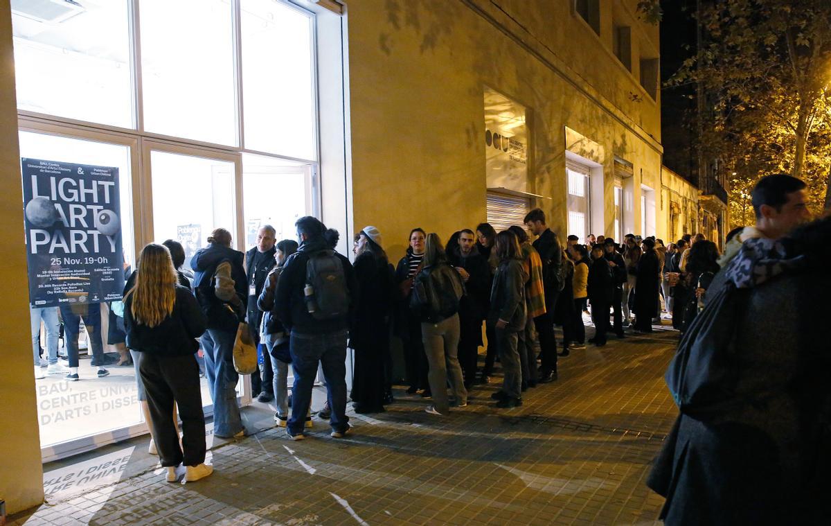 Poblenou Open Night. Light Art Party en BAU Edificion Granada.