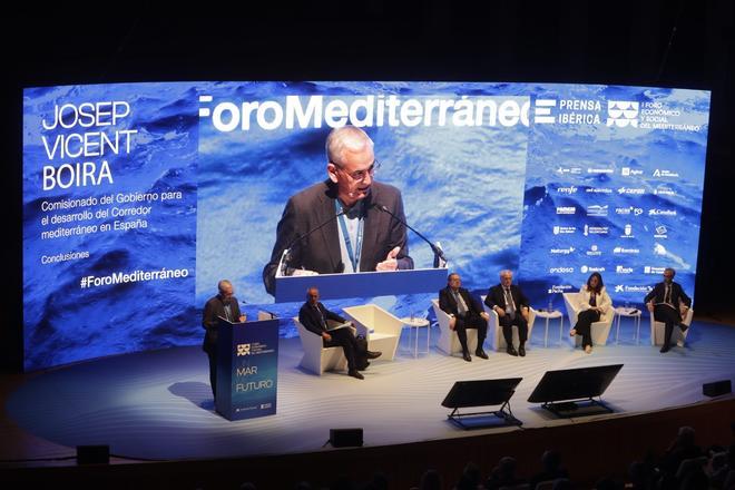 El comisionado del Gobierno para el desarrollo del Corredor mediterráneo en España, Josep Vicent Boira, durante la mesa sobre las Redes para la Movilidad.