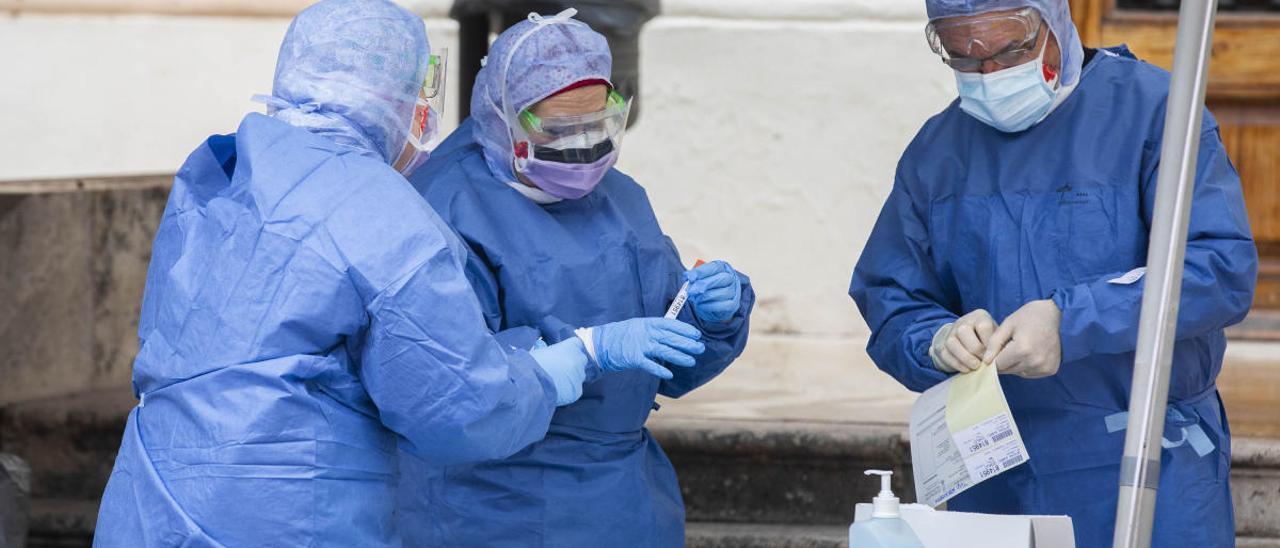 Test de coronavirus realizado en el hospital de la Malva-rosa de València.