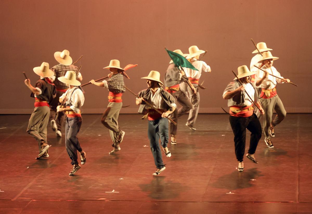 GALERIA | L’Esbart Dansaire Santvicentí estrena espectacle al Conservatori de Manresa GALERIA | L’Esbart Dansaire Santvicentí estrena espectacle al Conservatori de Manresa