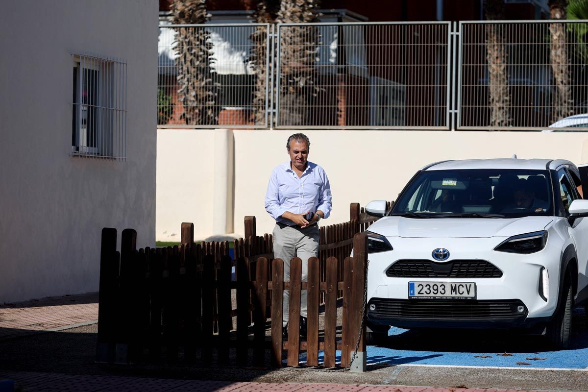 La visita al colegio Can Misses tras las inundaciones, en imágenes
