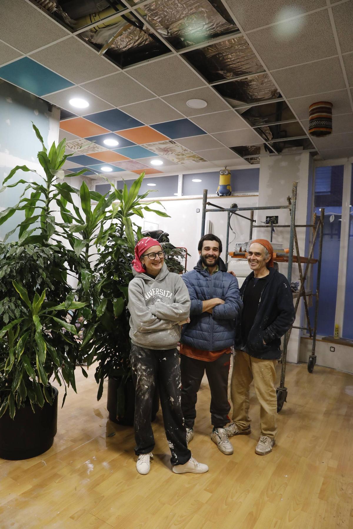 Los residentes de bajos comerciales convertidos en vivienda en Gijón, en imágenes