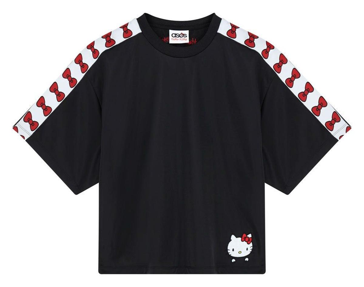 Top corto negro con dibujos laterales de ASOS x Hello Kitty. (Precio: 35,99 euros)