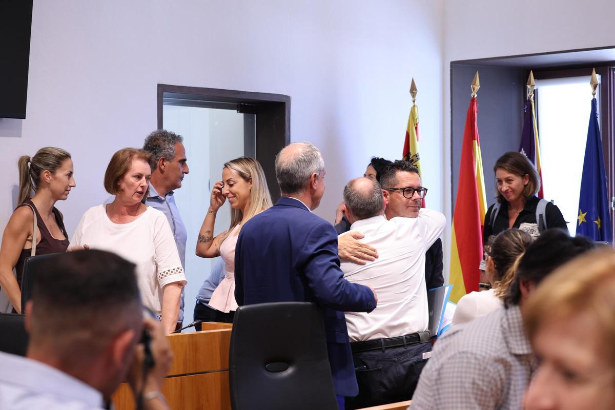 Las imágenes del pleno extraordinario del Ayuntamiento de Ibiza en Can Botino