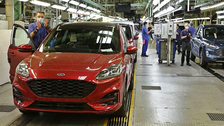 Trabajos en Ford tras la vuelta a la actividad después de la parada por la pandemia.