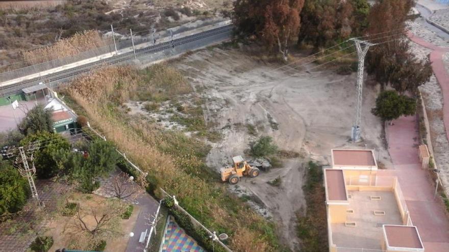 El Ayuntamiento refuerza la limpieza en las playas durante el puente de San José