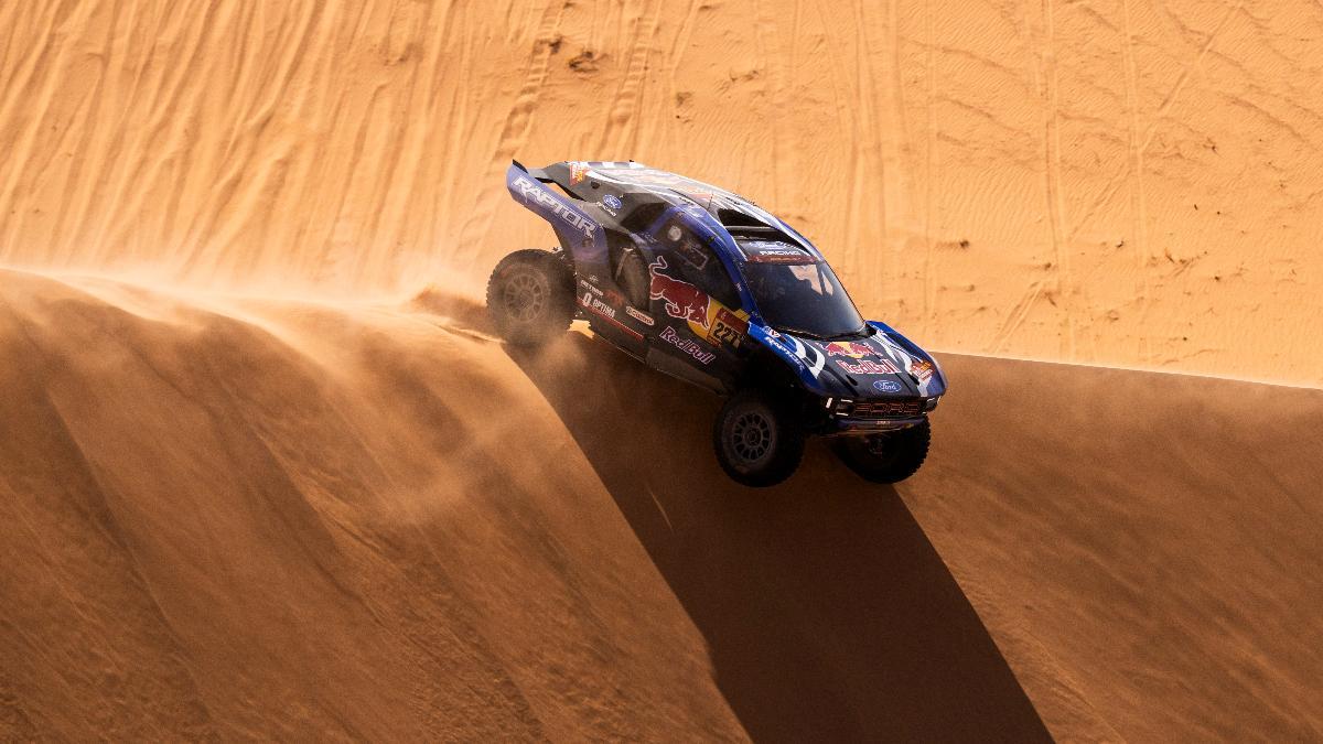 Nani Roma y Álex Haro lideran el Dakar con el Raptor
