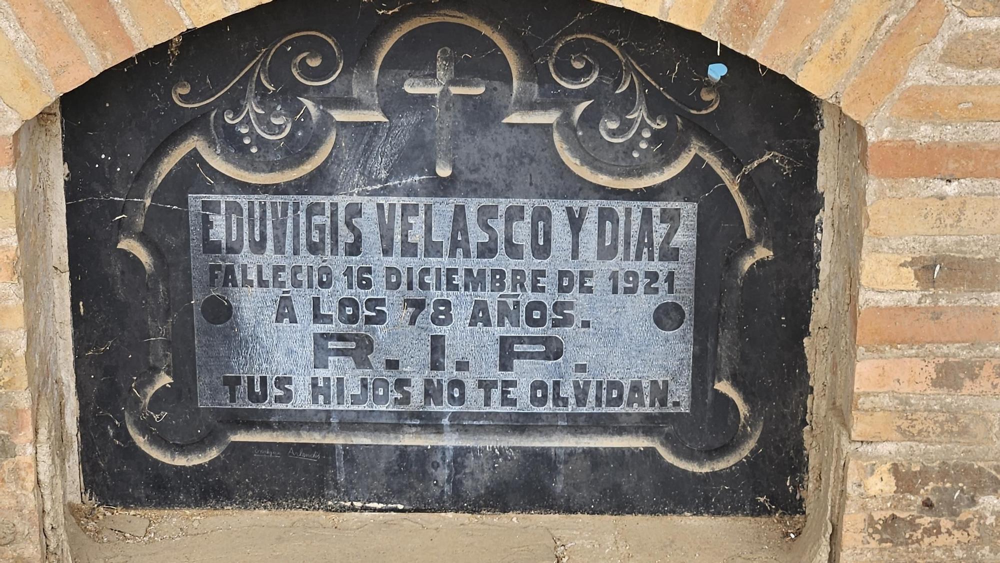 Nombres insólitos en el Cementerio General de València