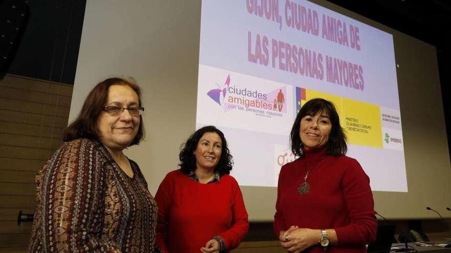 Por la izquierda, Natalia González, Beatriz Gala y Carmen López-Cortijo.