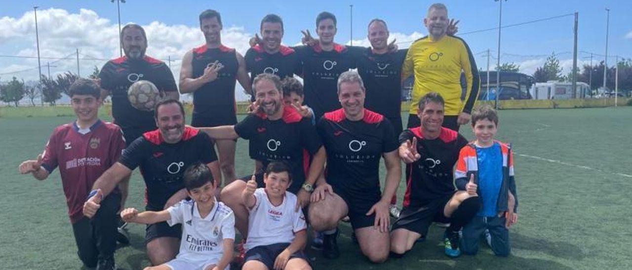 Equipo del Mapfre Moaña del Grupo 2 de la Liga Keniata de Moaña. | // KENIATA MOAÑA