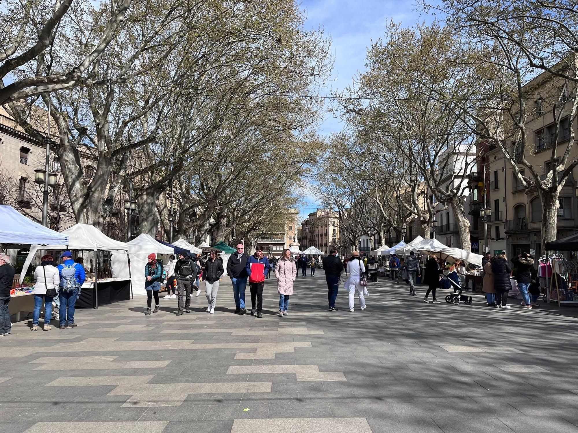 Torna la cua per comprar brunyols a la Rambla