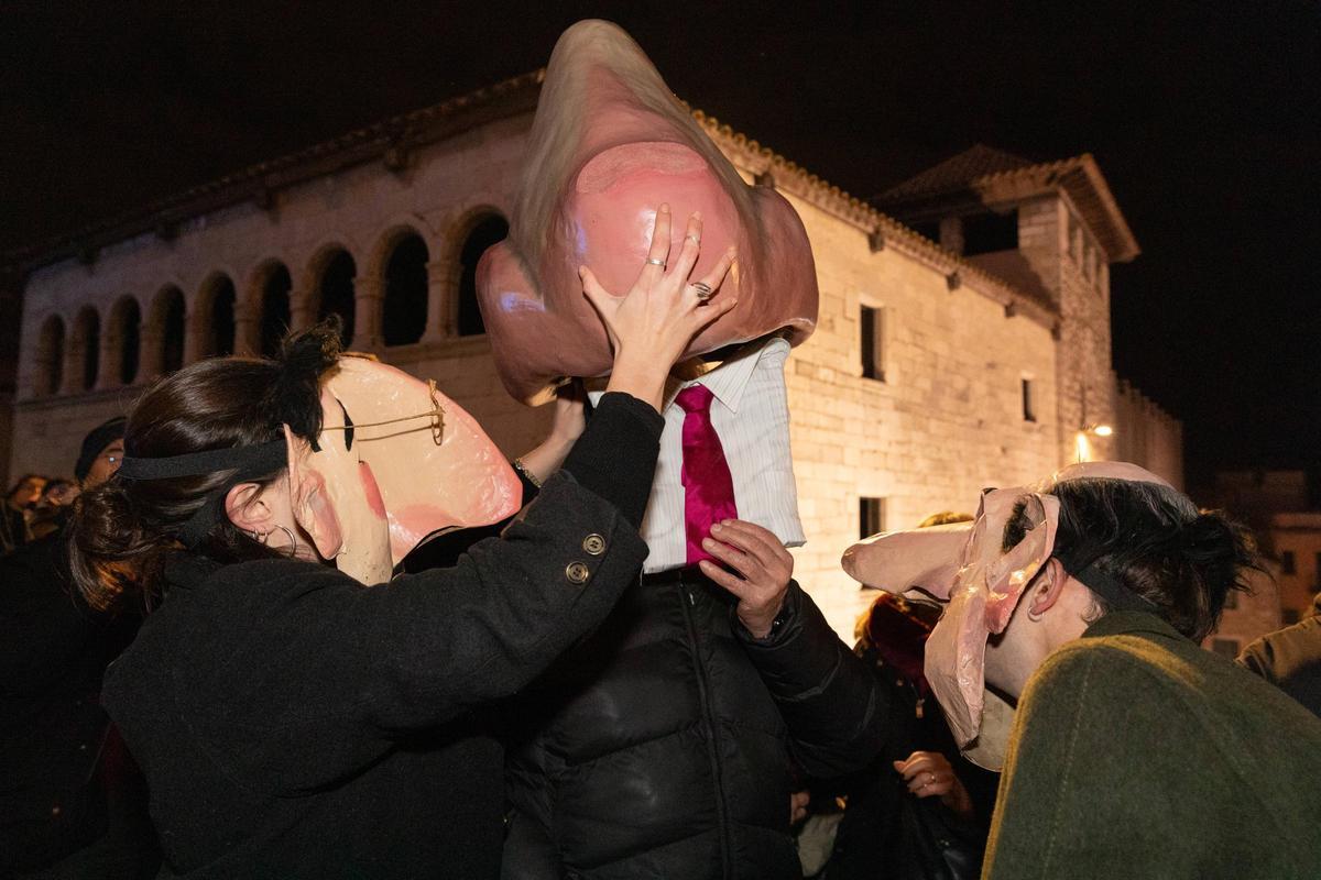Les imatges de les campanades a la plaça de la Catedral