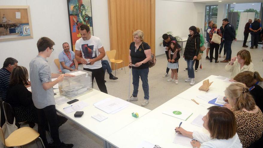 Mesa electoral el pasado domingo en Vilanova de Arousa.