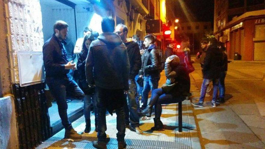 Los vecinos de La Paz y Bolonia, hartos de las molestias nocturnas