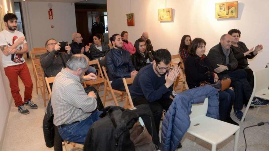 La charla se celebró en el auditorio de A Illa. // Noé Parga